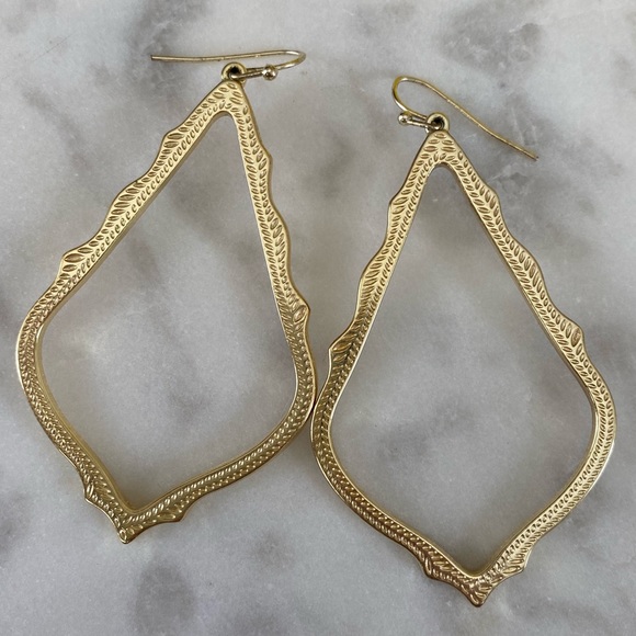 Kendra Scott Sophee earrings. Gold - Picture 6 of 6